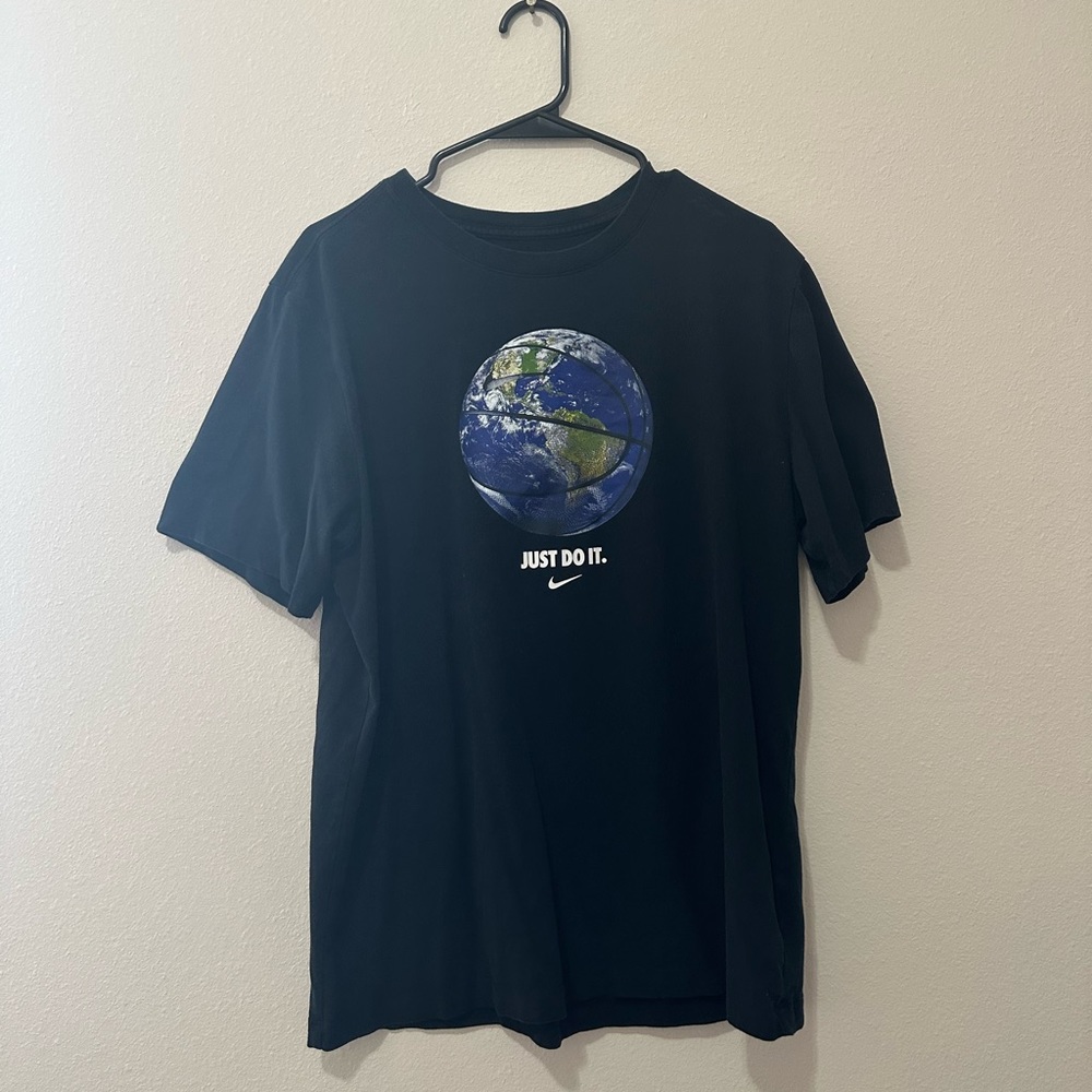 EUC Nike Men’s Basketball Tee
